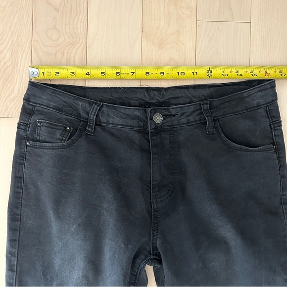 Black Jeans - Picture 4 of 5